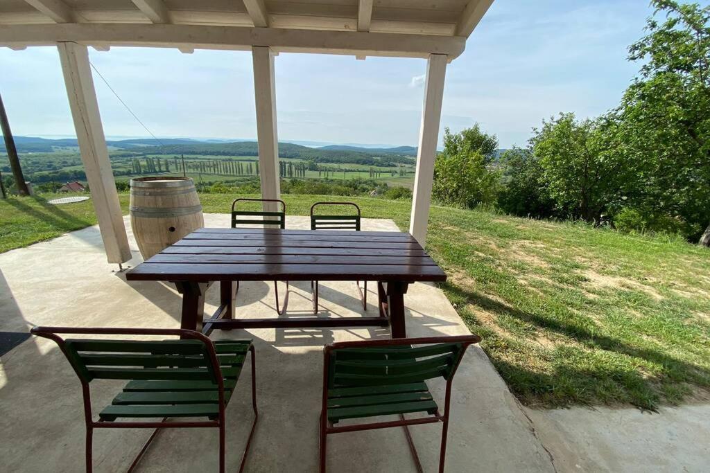 Preshaz A Hegyteton Apartment Pecsely Luaran gambar